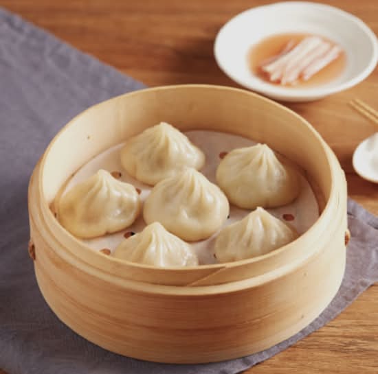 Steamed Pork Soup Dumplings (6pcs) 小茏汤包